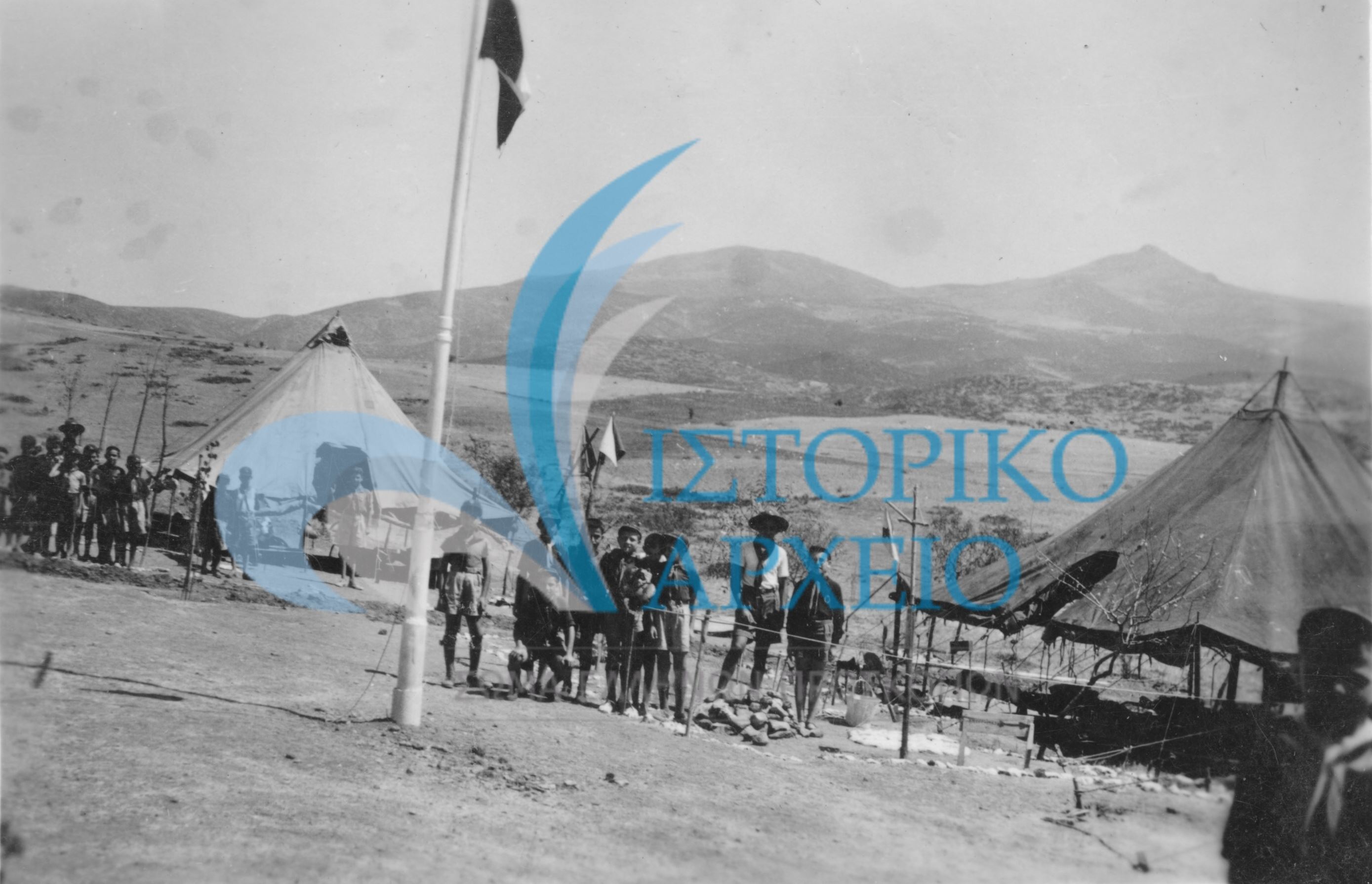 Σκηνές και ιστός στην κατασκήνωση των προσκόπων Θεσσαλονίκης στον Χορτιάτη το 1949.