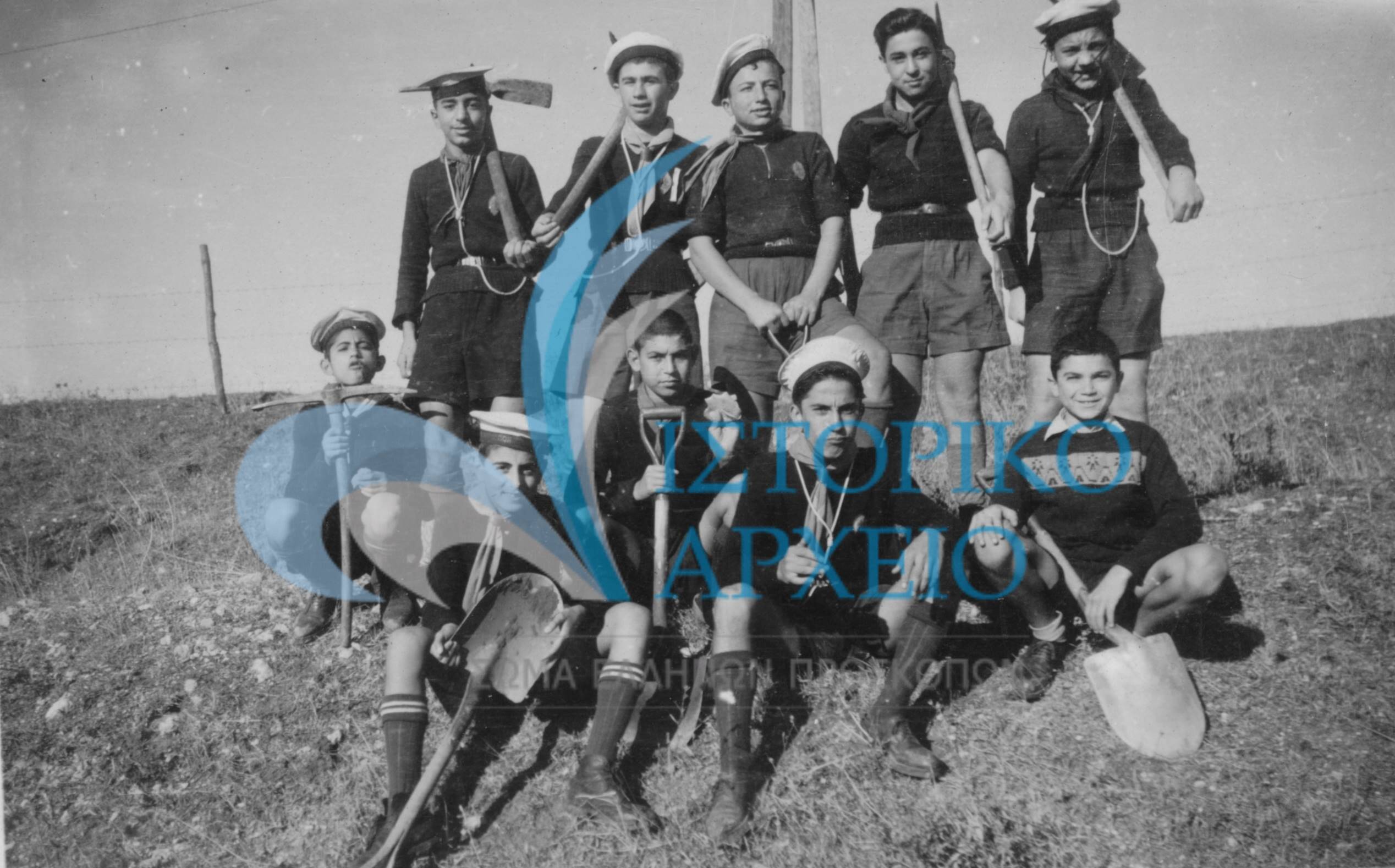 Ναυτοπρόσκοποι της Θεσσαλονίκης σε δράση αναδάσωσης το 1949.