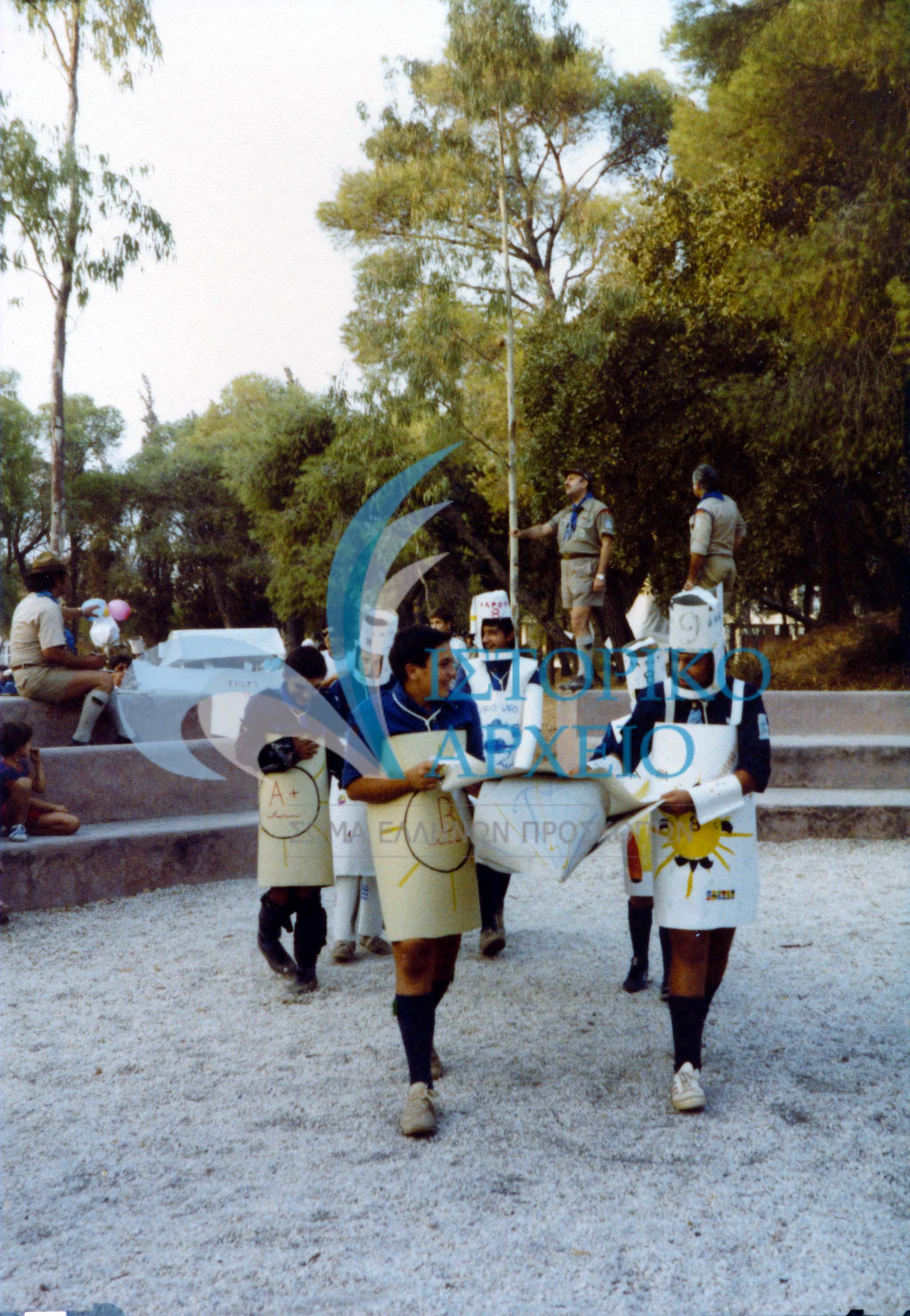 Από τον διαγωνισμό επιλέκτων ενωμοτιών ΠΕ Σαρωνικού το ΠΥΒΑ το 1981 με θέμα κατασκευές από το διάστημα. 