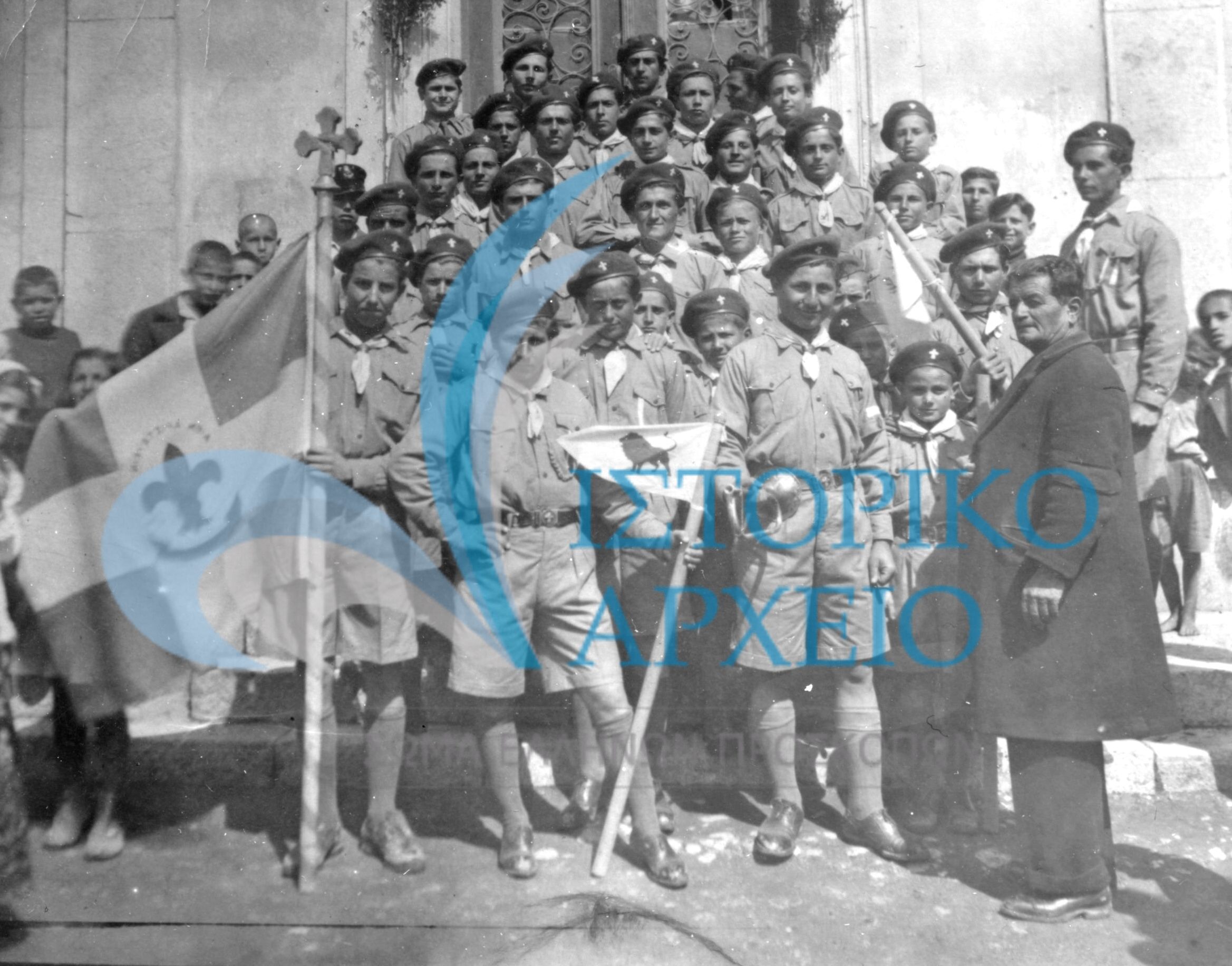 Η Προσκοπική Ομάδα του Μώλου Φθιώτιδας το 1949 με αρχηγό τον Μπάρμπαγιώργη.
