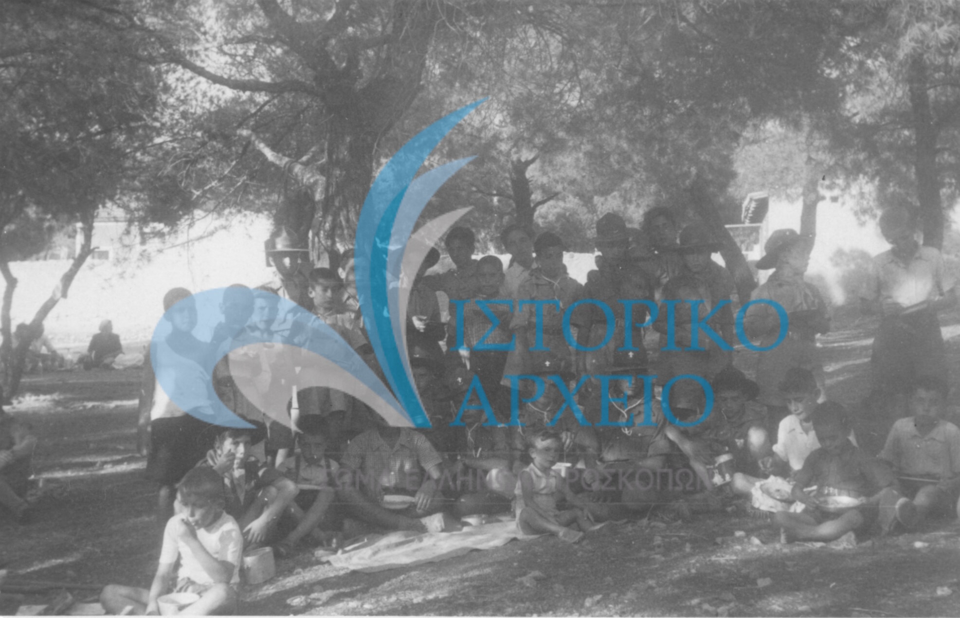 Εκδρομή της 3ης Αγέλης Υμηττού την Πρωτομαγιά του 1949 στο Κτήμα Γερουλάνου στον Άλιμο.