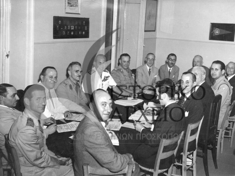 Ο Βασιλιάς Παύλος παρίσταται σε Διοικητικό Συμβούλιου του ΣΕΠ το 1948. 