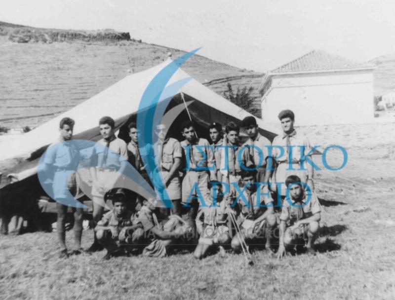 Η Ομάδα Προσκόπων Λαυρίου σε κατασκήνωση στην Κέα το 1956.