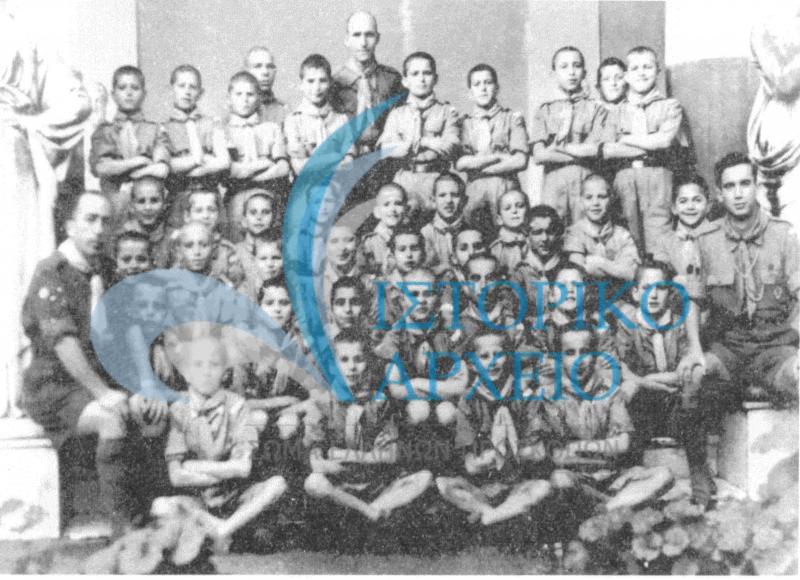 Η 7η Ομάδα που ιδρύθηκε στην Παιδόπολη Κέρκυρας το 1948.