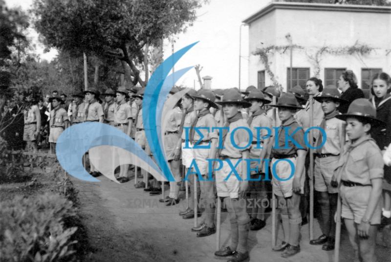 Η ελληνική προσκοπική Ομάδα Μανσούρας σε εκδήλωση για την 25η Μαρτίου το 1949.