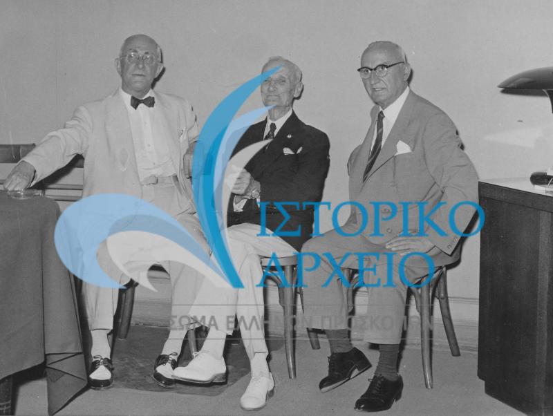 Τα μέλη του ΔΣ του ΣΕΠ Γεώργιος Ζαλοκώστας, Μιχαήλ Σοφιανός και Ησαϊας Ησαϊας το 1958.