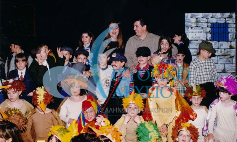 Τα λυκόπουλα του 1ου Συστήματος Ιωαννίνων μετά την θεατρική παράσταση 