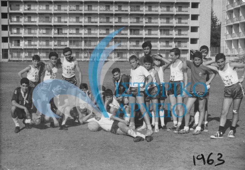 Οι Έλληνες πρόσκοποι Λιβάνου σε ποδοσφαιρικό αγώνα στο Αμερικανικό Πανεπιστήμιο Βηρυτού το 1963.