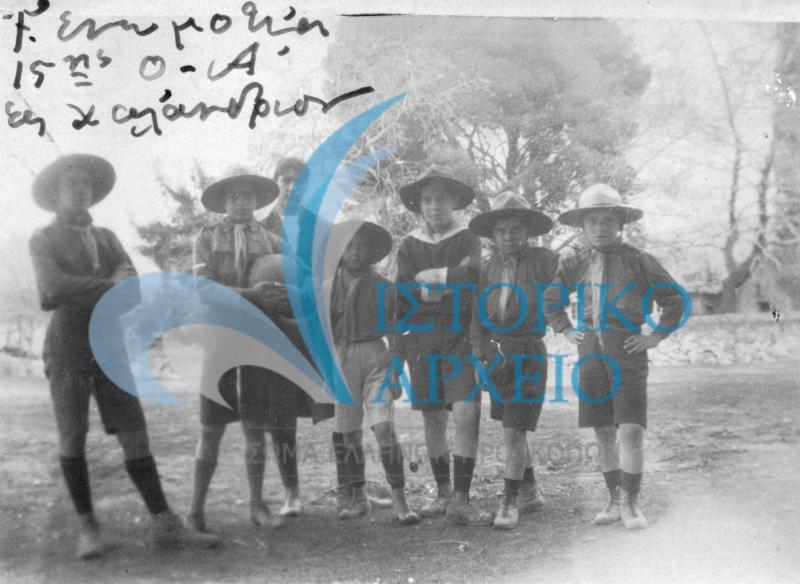 Ενωμοτία της 15ης Ομάδας Αθηνών μετά από κινητικά παιχνίδι στην εκδρομή στη Ρεματιά Χαλανδρίου το 1922.