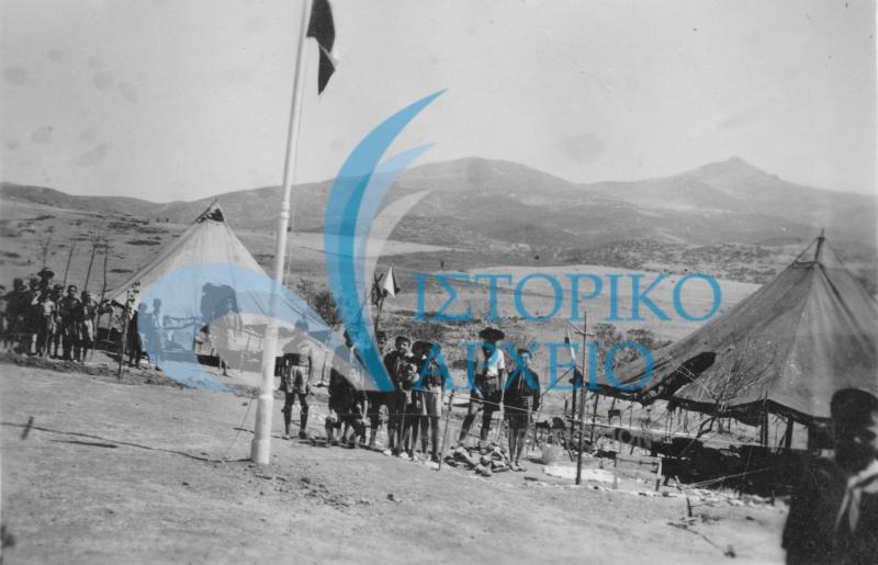 Σκηνές και ιστός στην κατασκήνωση των προσκόπων Θεσσαλονίκης στον Χορτιάτη το 1949.