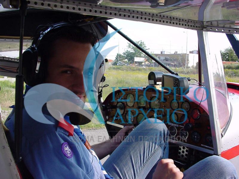 Βαθμοφόρος σε δράση ανεμοπορίας αεροπροσκόπων στην Ξάνθη το 2006.