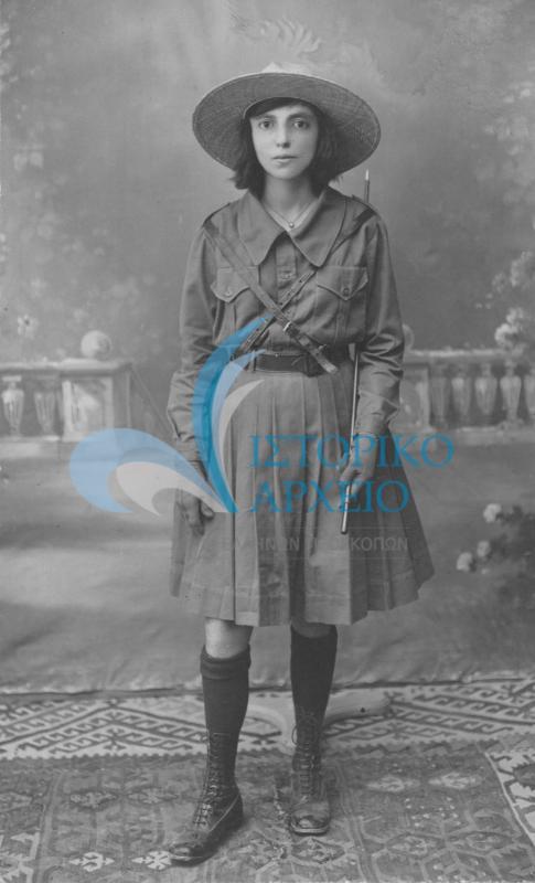 Γυναίκα με στολή προσκόπου στην Αλεξάνδρεια της Αιγύπτου το μεσοπόλεμο.