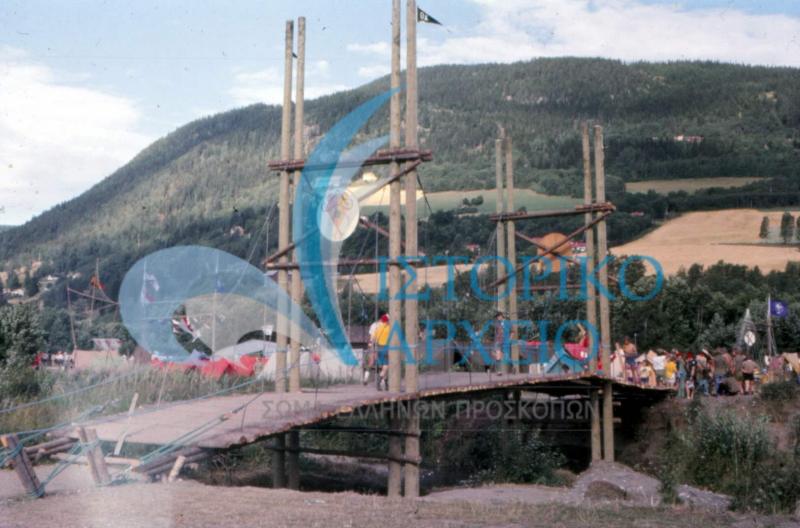 Κατασκευές των προσκοπικών αποστολών στο χώρο κατασκήνωσης του 14ου Παγκόσμιου Τζάμπορη στο Λιλεχάμερ της Νορβηγίας το 1975.
