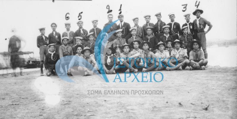 Εκδρομή στα Μέγαρα της Ομάδας Νίκαιας το 1926. Διακρίνονται: 1. Μ. Βελισσάριος, 2. Μπαρμπόνι, 3. Κ. Λουίζοσ, 4. Αδ. Αρβανιτόπουλος, 5. Σ. Τερεσίδης, 6. Γουστουρίδης Γ.